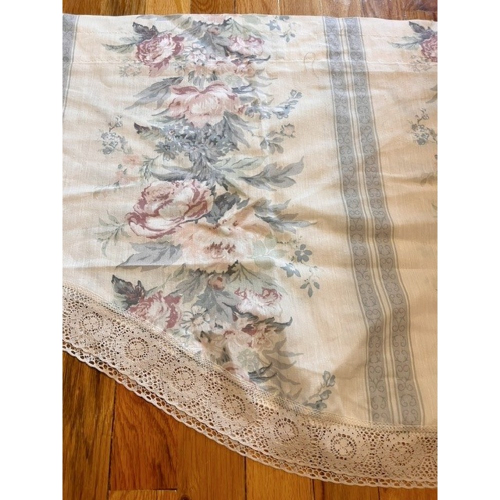 Vintage Cottagecore blue and ivory Floral Valance Swag Curtain - Picture 5 of 7